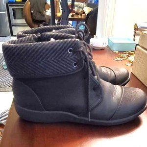 Clarks Cloudsteppers booties